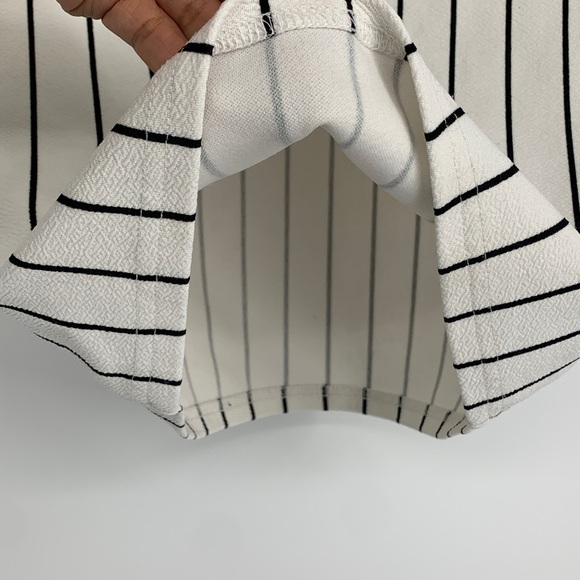 Sz 9y SHEIN girls Cream and Black Striped Kids T-Shirt - Picture 16 of 17